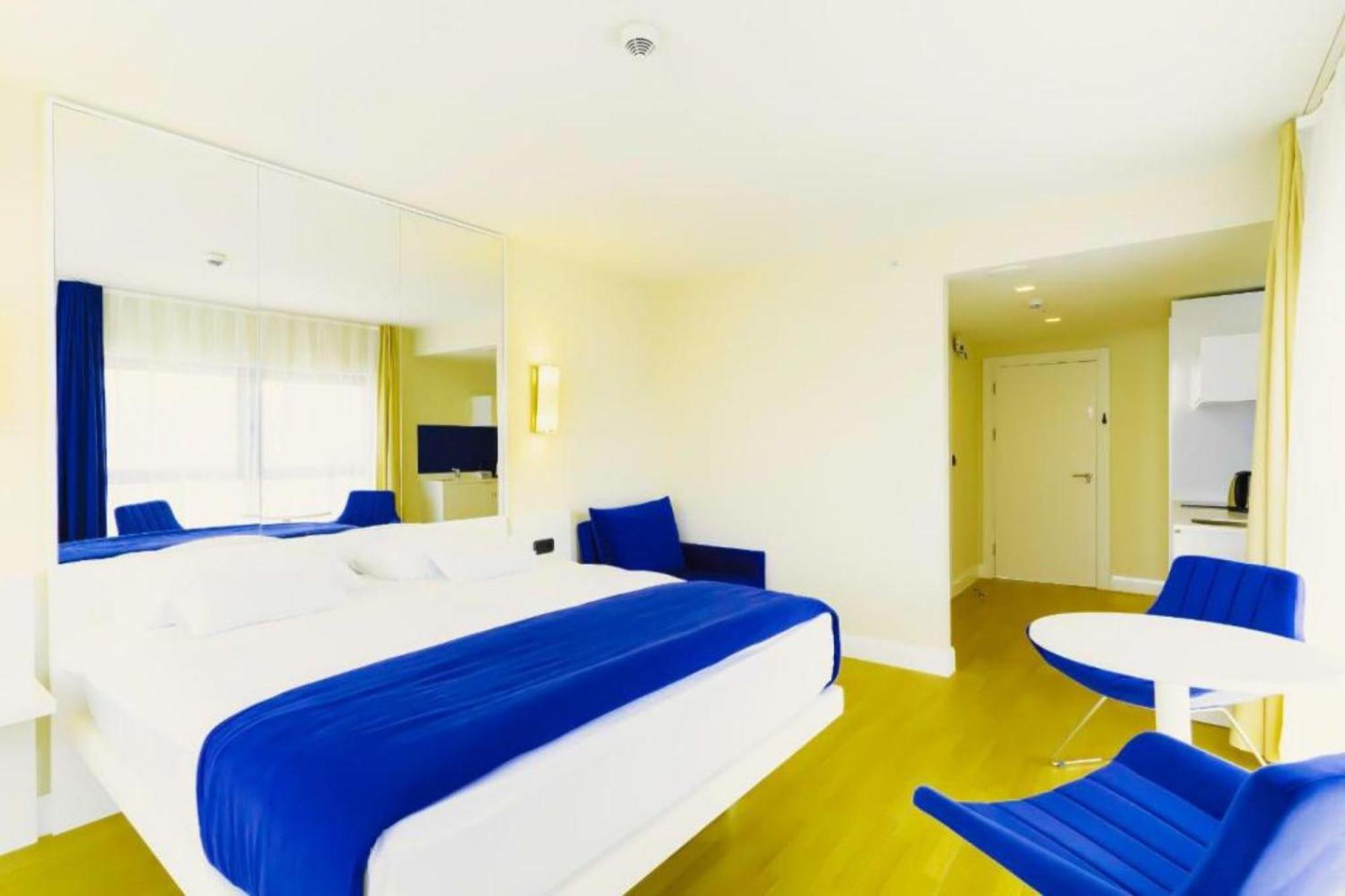 Delux Sea View Aparthotel In Orbi City Batumi Exterior photo