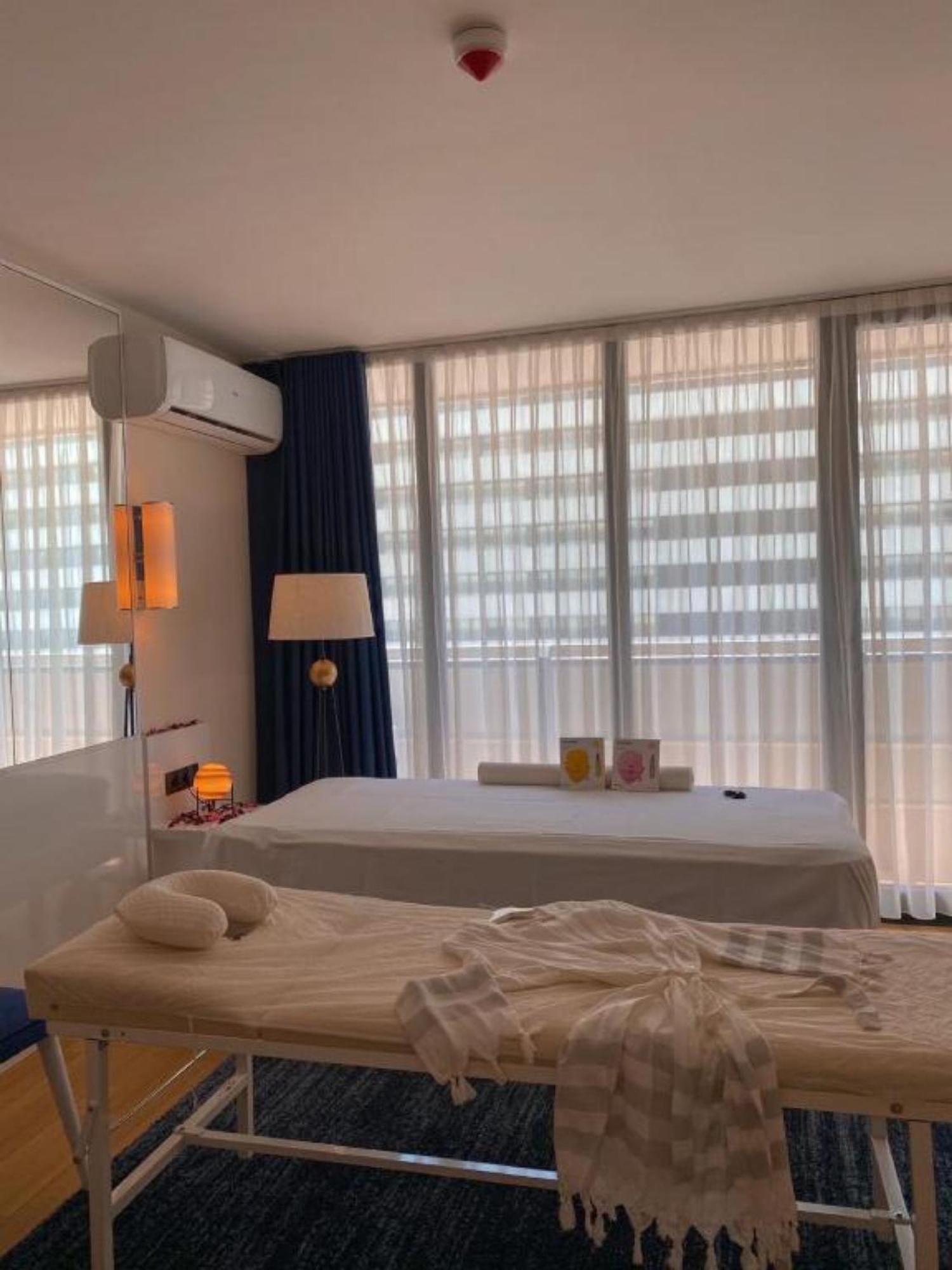 Delux Sea View Aparthotel In Orbi City Batumi Exterior photo